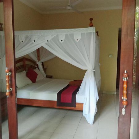 Pondok Aldi Hostel Amed Esterno foto