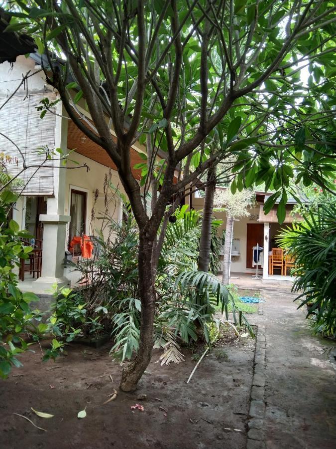 Pondok Aldi Hostel Amed Esterno foto