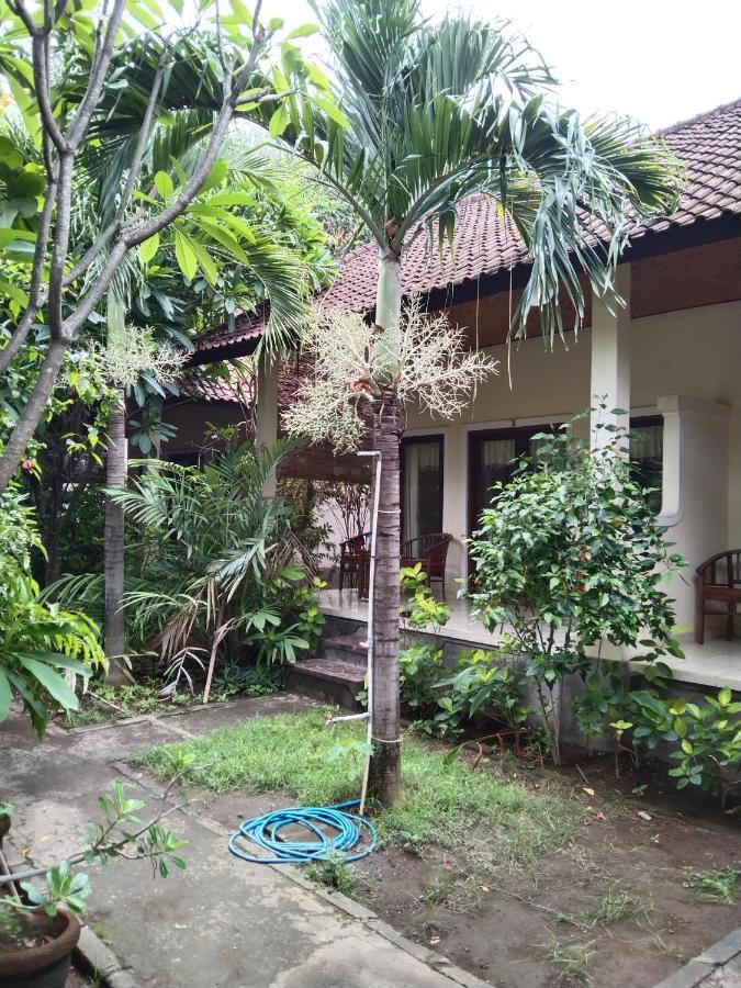 Pondok Aldi Hostel Amed Esterno foto
