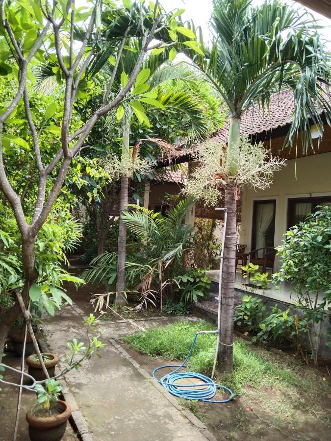 Pondok Aldi Hostel Amed Esterno foto
