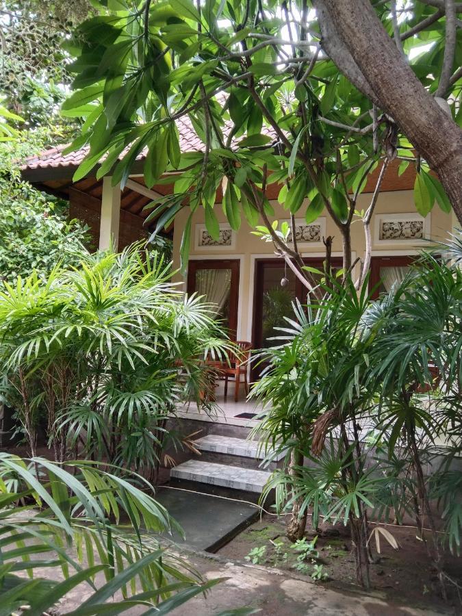 Pondok Aldi Hostel Amed Esterno foto