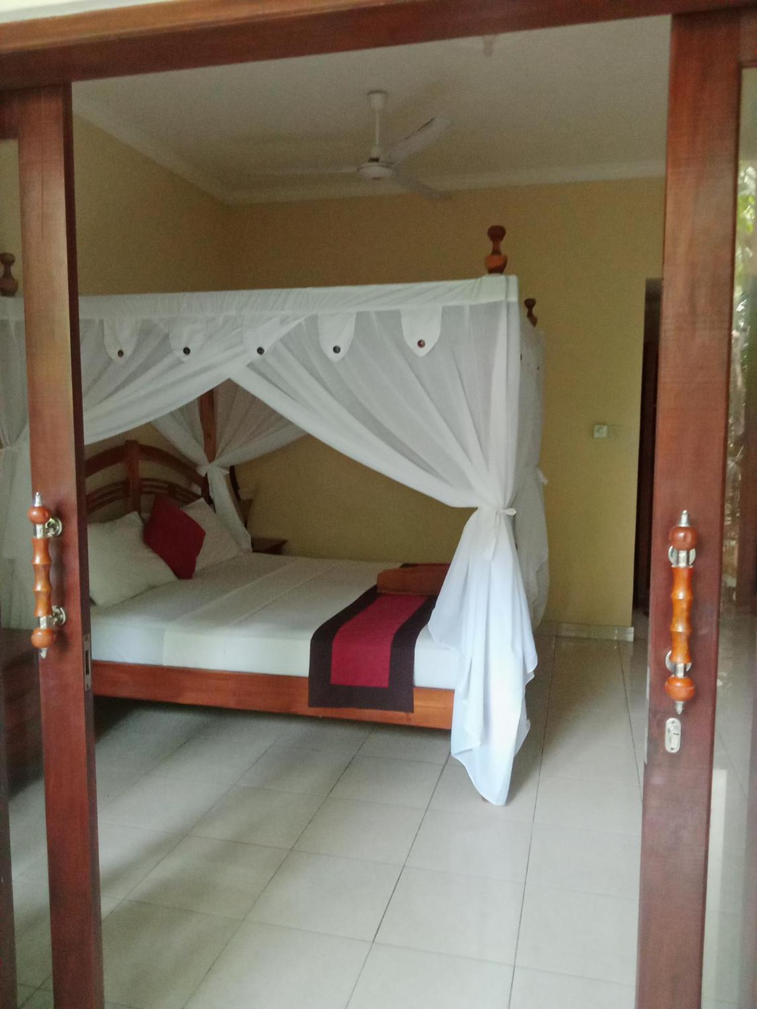 Pondok Aldi Hostel Amed Esterno foto