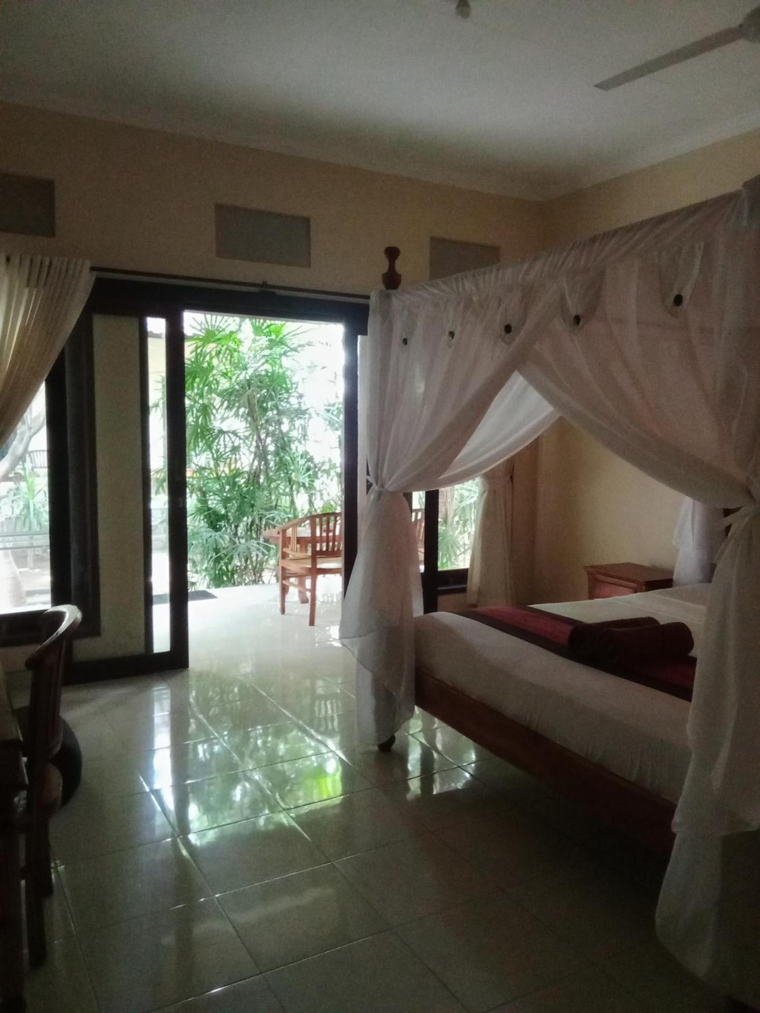Pondok Aldi Hostel Amed Esterno foto