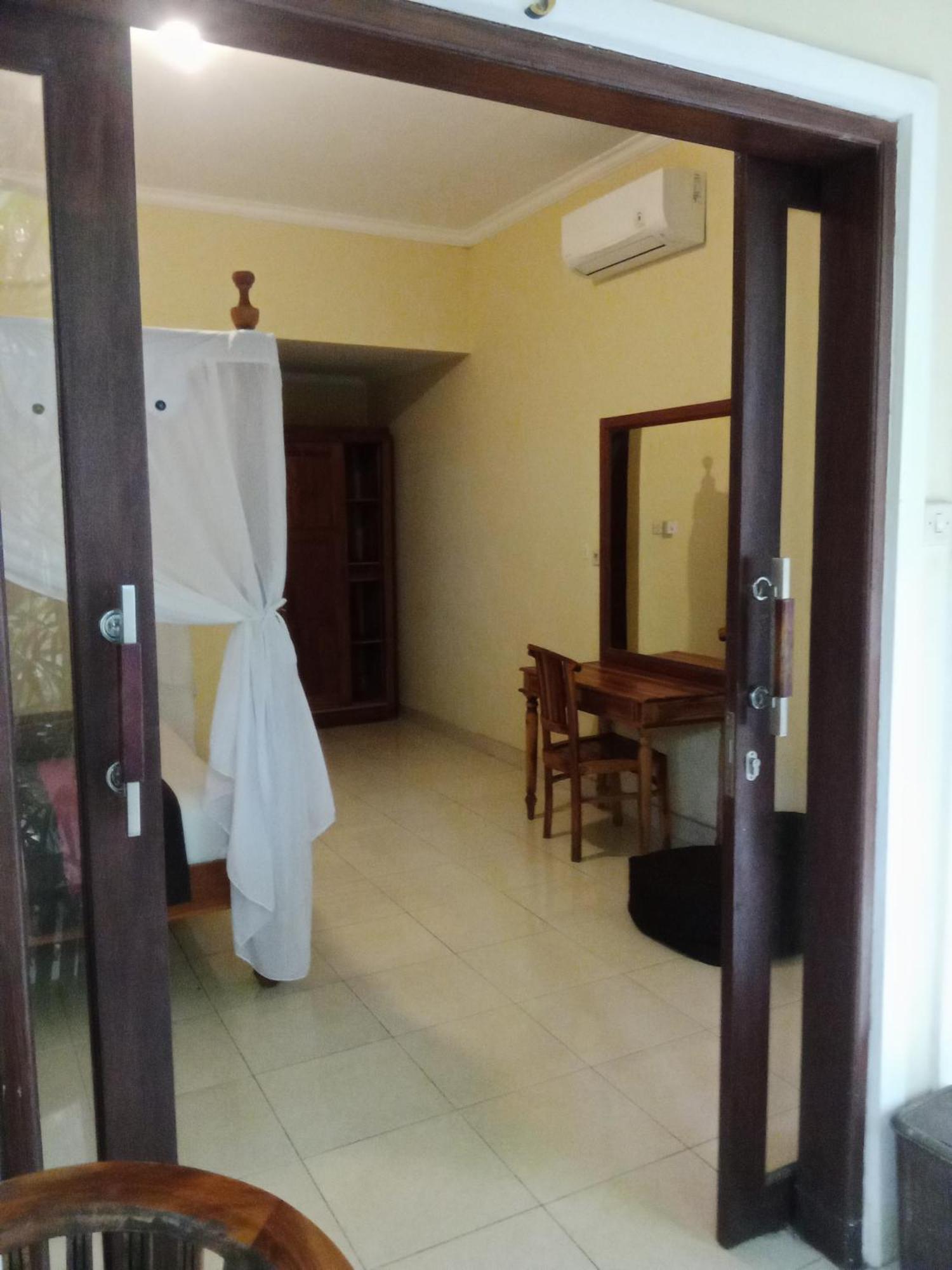 Pondok Aldi Hostel Amed Esterno foto