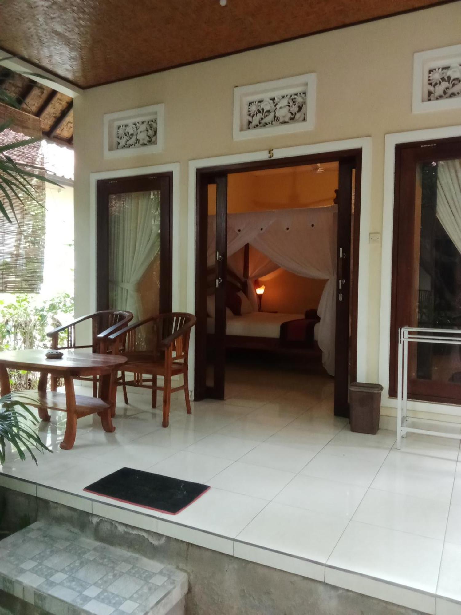 Pondok Aldi Hostel Amed Esterno foto