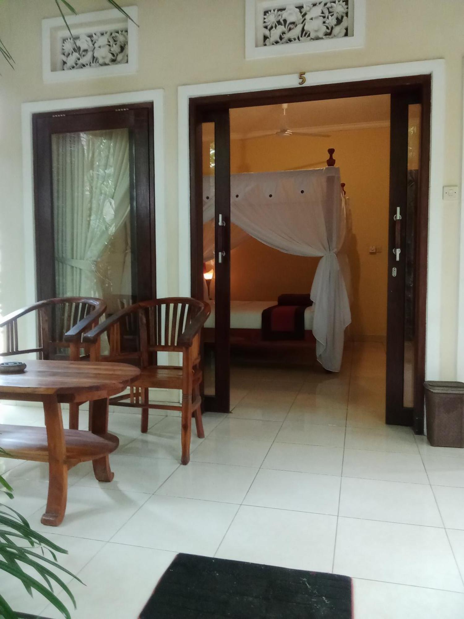 Pondok Aldi Hostel Amed Esterno foto