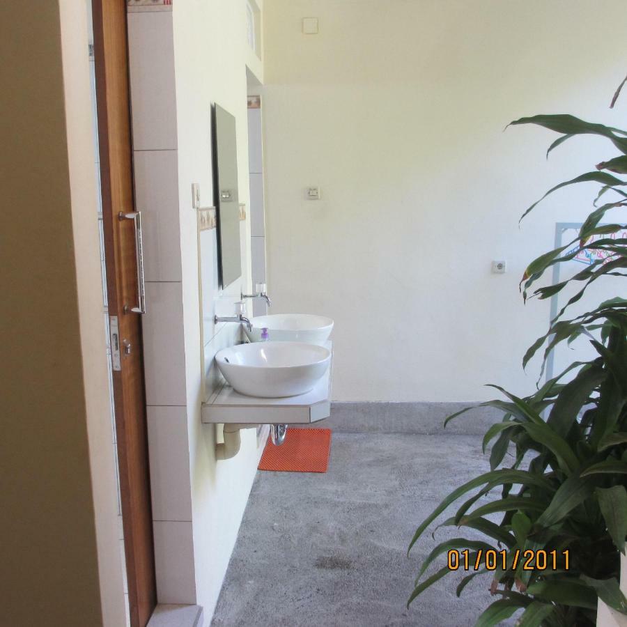 Pondok Aldi Hostel Amed Esterno foto