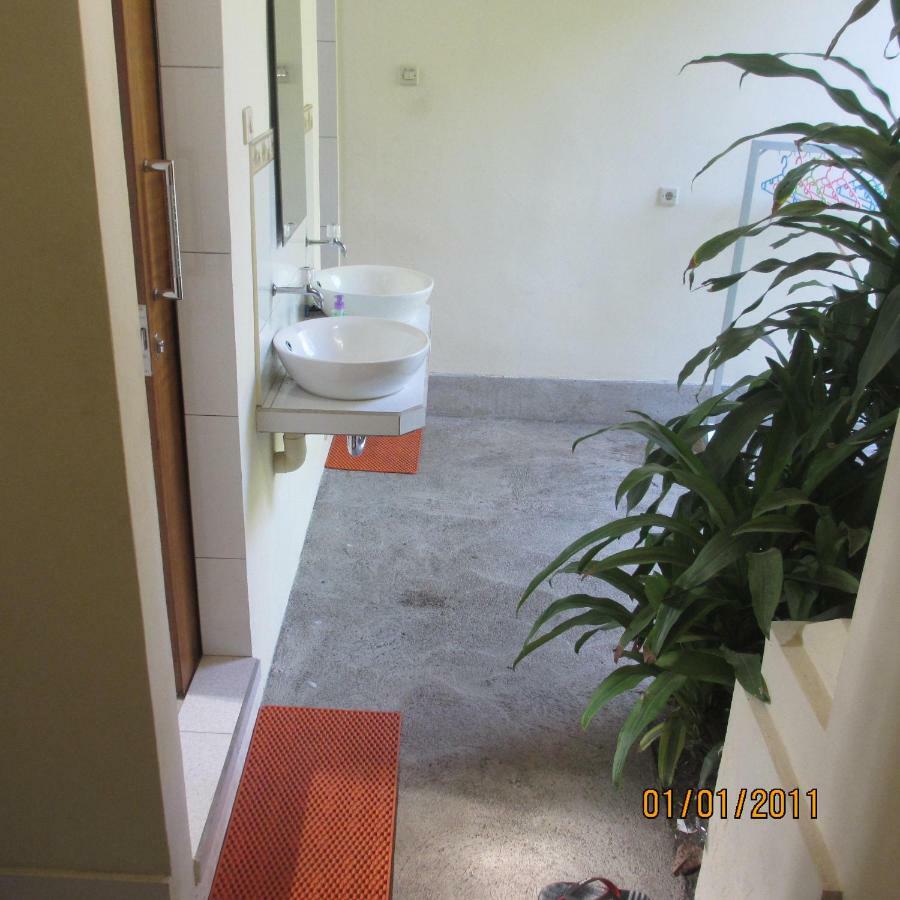 Pondok Aldi Hostel Amed Esterno foto